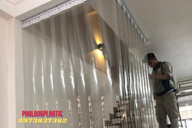 Lắp đặt rèm ngăn lạnh